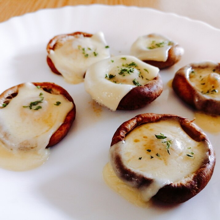 レンジで簡単 椎茸のチーズ焼き レシピ 作り方 By はじゃじゃ 楽天レシピ